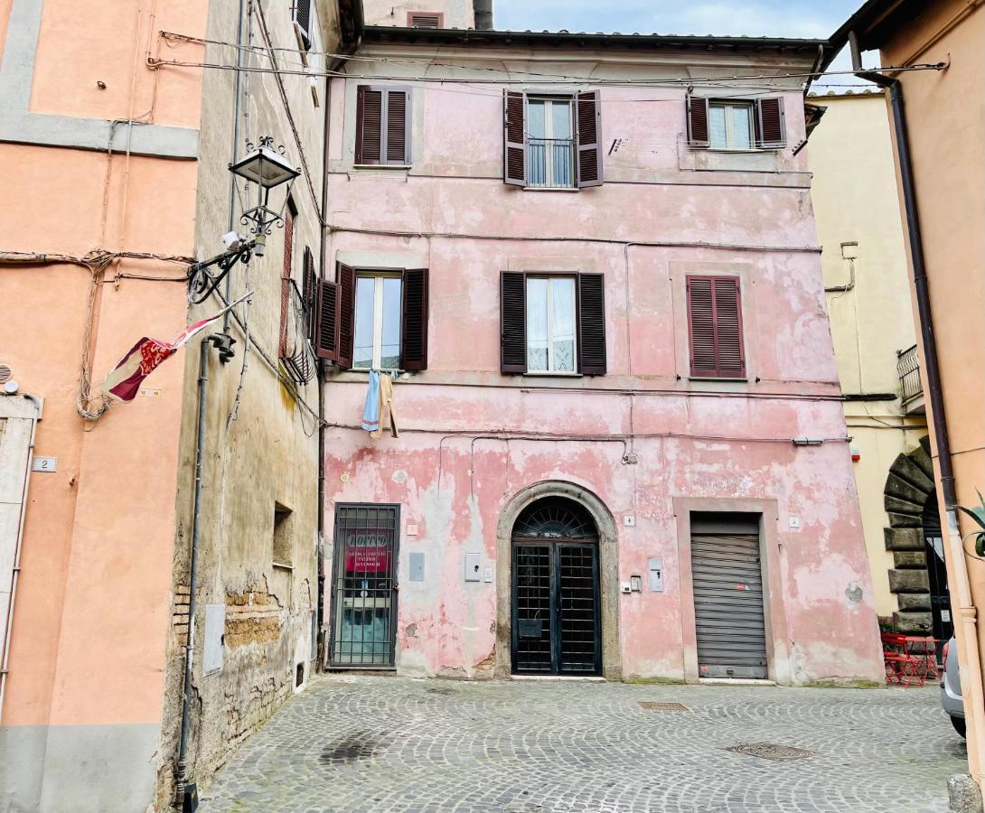 Nepi - Appartamento Centro Storico Duomo Luaran gambar